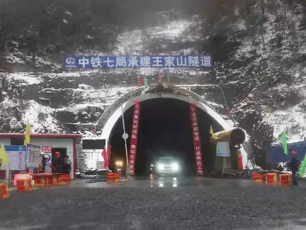 滬昆江西HKJX-8標王家山隧道隧底沉降、裂縫處理施工監測